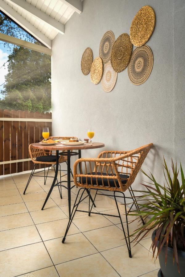טסיליבי Iris & Rhea Junior Suites מראה חיצוני תמונה