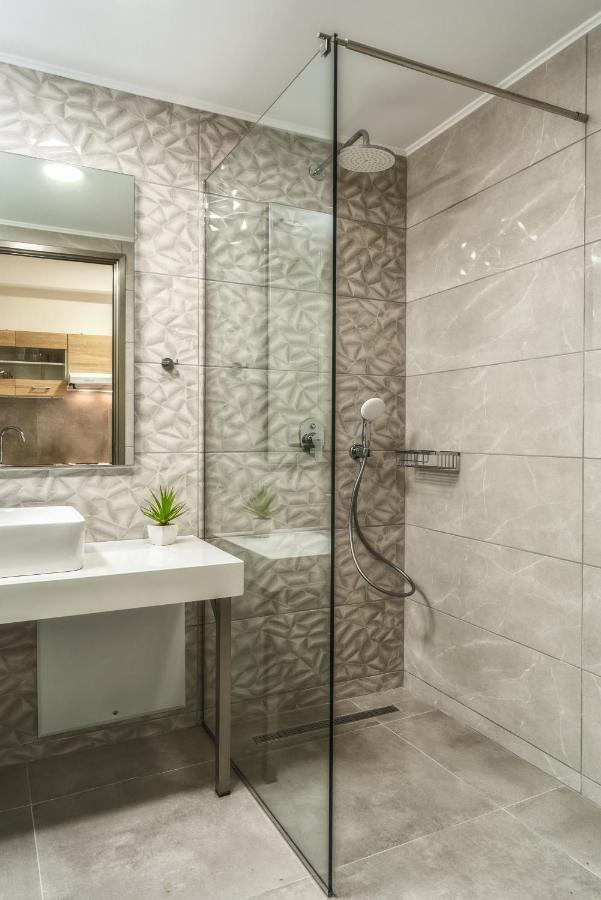 טסיליבי Iris & Rhea Junior Suites מראה חיצוני תמונה