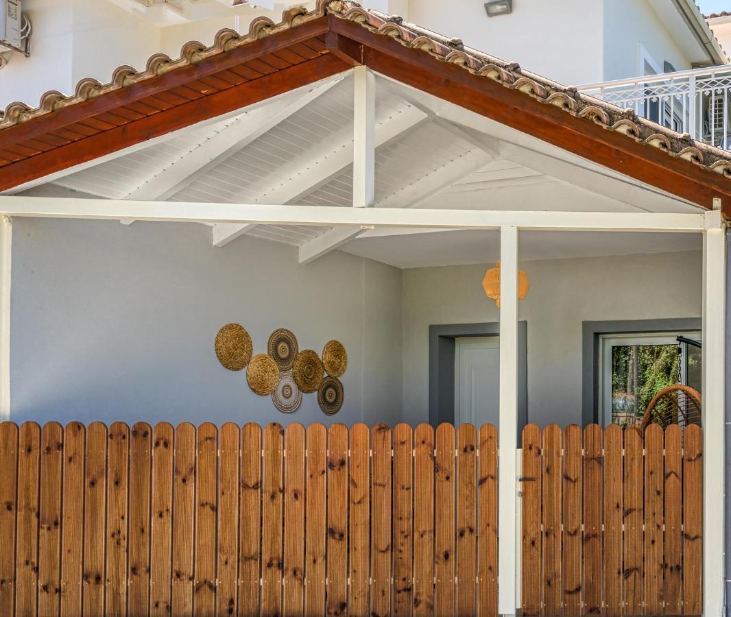 טסיליבי Iris & Rhea Junior Suites מראה חיצוני תמונה